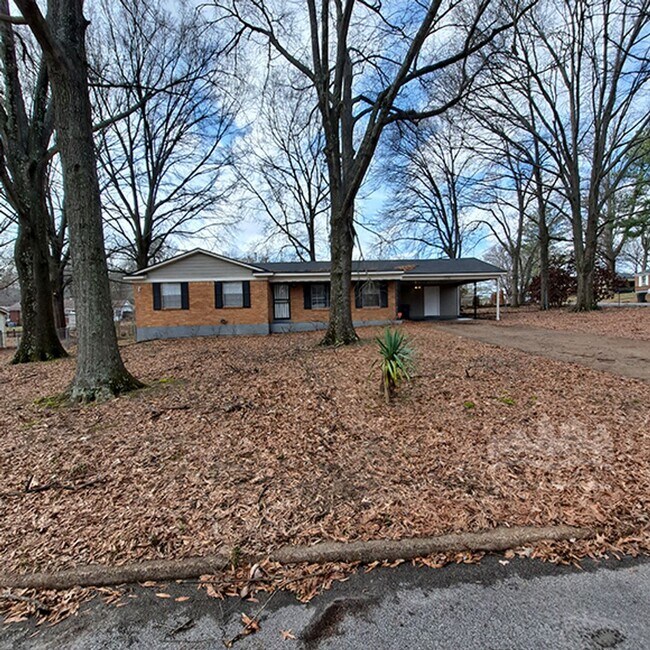 Building Photo - 3743 Lakehurst Dr