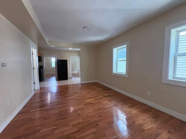 Building Photo - 564 Howard Ave