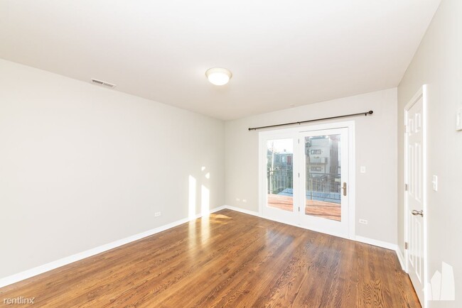 2 br, 2 bath Condo - 1449 W Walton St photo'