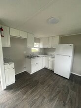 Building Photo - 7017 Silver Lake Dr