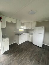 Building Photo - 7017 Silver Lake Dr