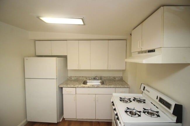 Building Photo - 912 St Paul St