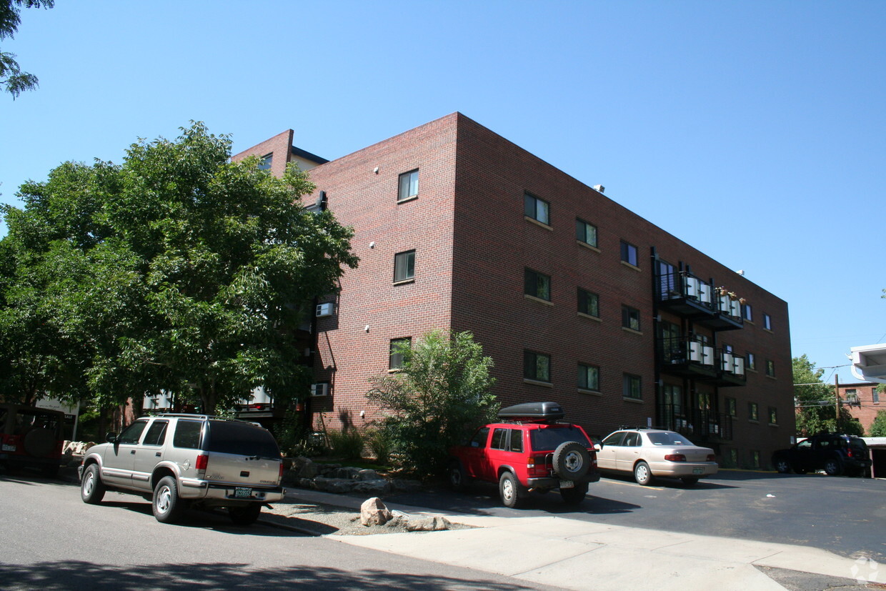 Primary Photo - Silverbrook Apartments