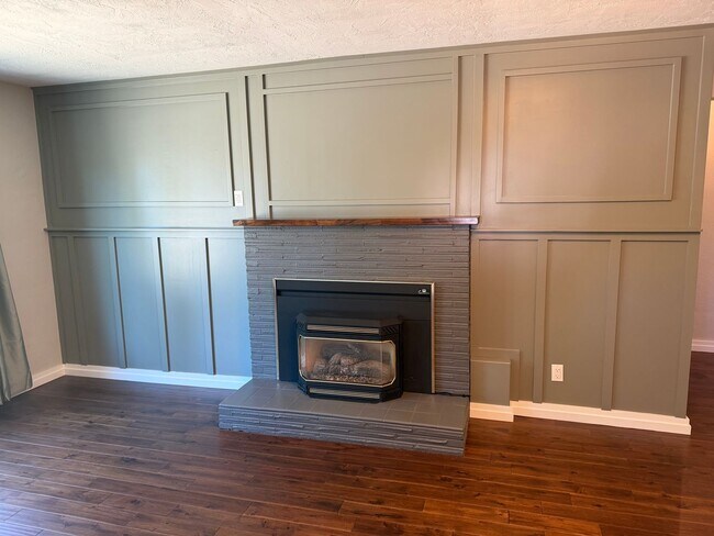 Building Photo - Beautifully updated 4-bedroom 2-bathroom home in a Springfield!