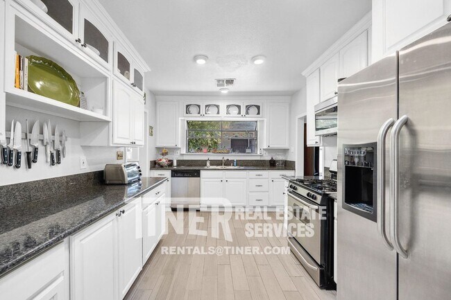 Foto del edificio - Move in Special!  *Move in by 1/1/24 & the...