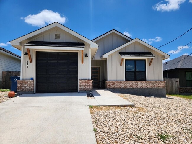 Building Photo - 415 Meeker Rd