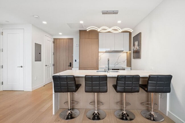 Building Photo - 45-30 Pearson St