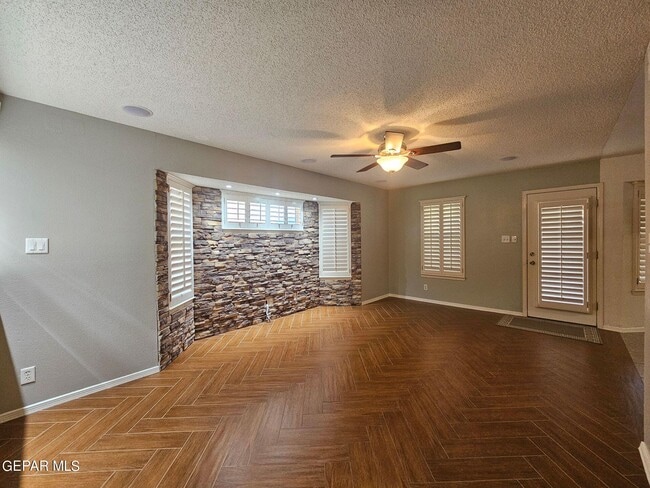 Building Photo - 12297 Kingsgate Ct