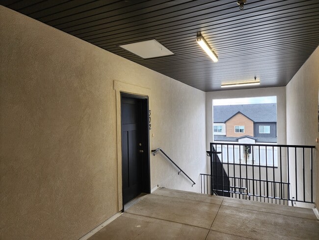 Building Photo - 4735 S Alder Dr