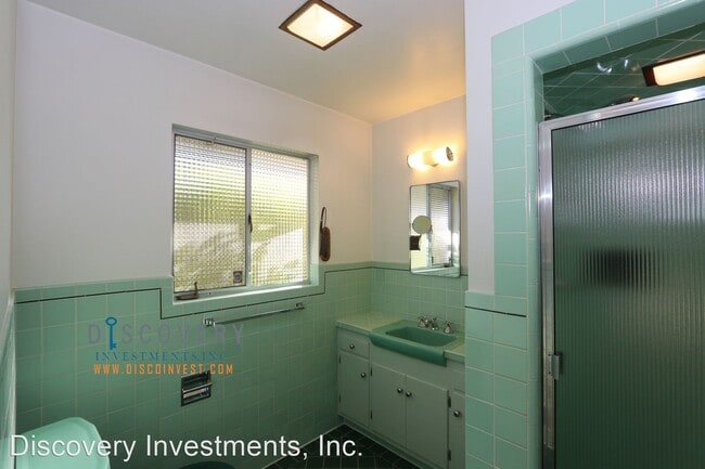 Building Photo - 3 br, 3 bath House - 13 Requa Place