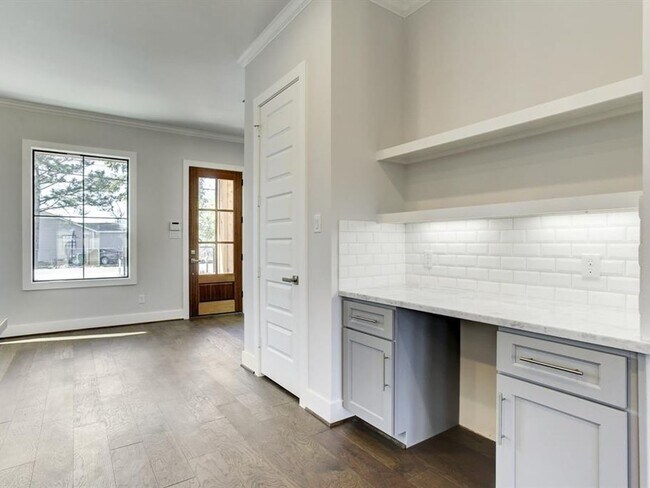Building Photo - 3 Bedroom Single Family Home in Houston