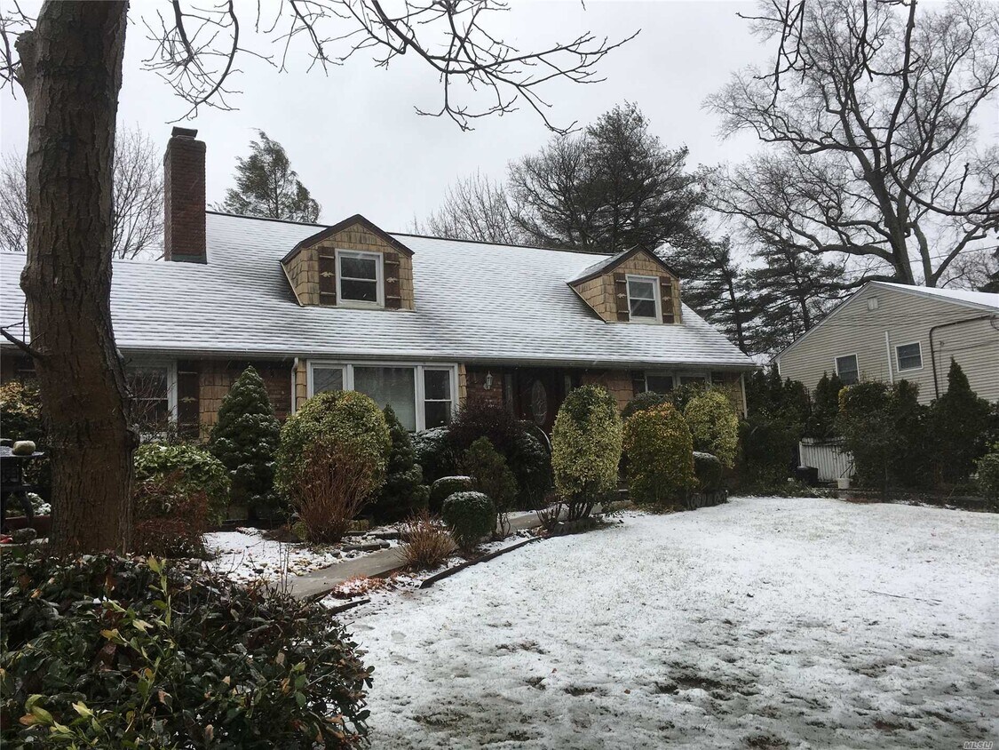 Primary Photo - 8 Doxey Dr