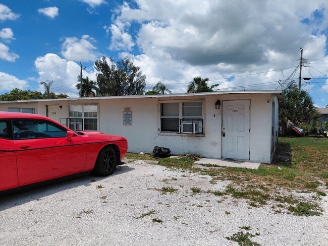 Building Photo - 2170-2172 Davis Court