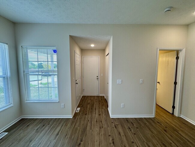 Foto del edificio - 389-395 Abbeyville Rd