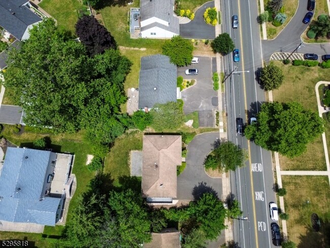 Foto del edificio - 828 Mountain Ave