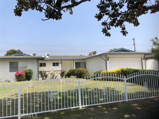 Building Photo - 8552 La Vine St