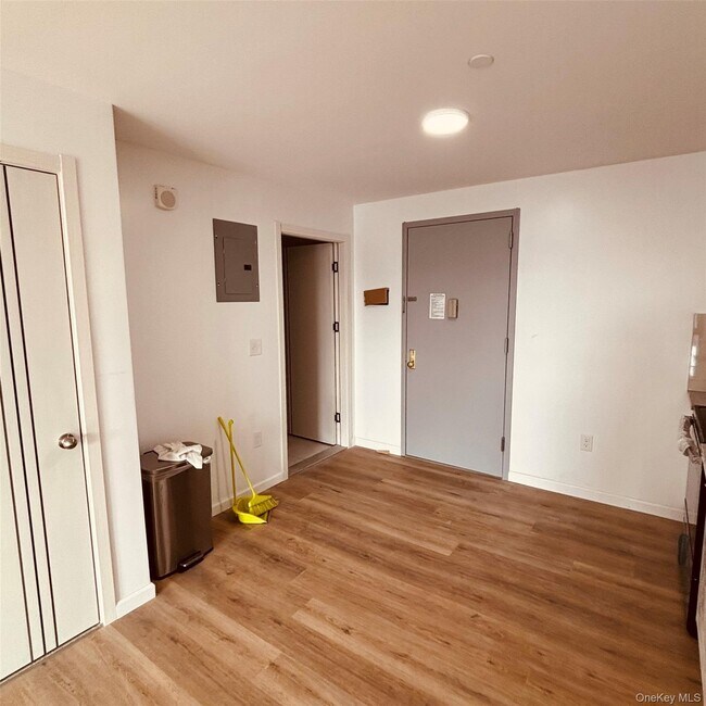 Building Photo - 70-40 45th Ave