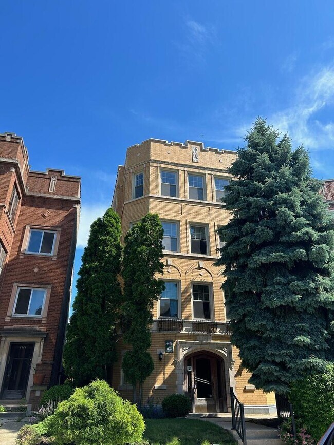 Foto del edificio - 2720 W Winnemac Ave