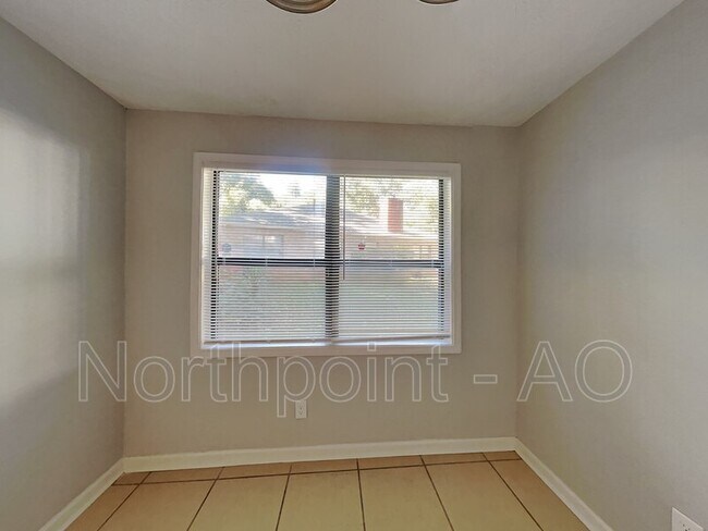 Building Photo - 5405 Glen Haven Dr