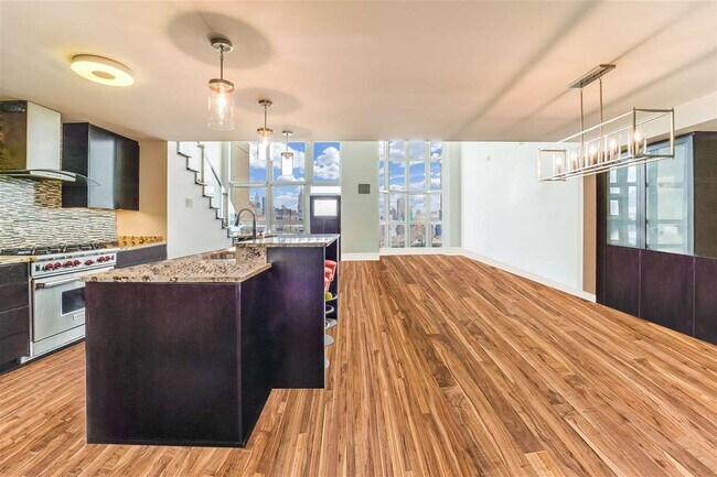 Foto del edificio - 1125 Maxwell Ln