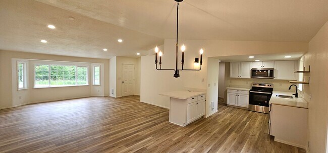 Building Photo - Spacious Rambler