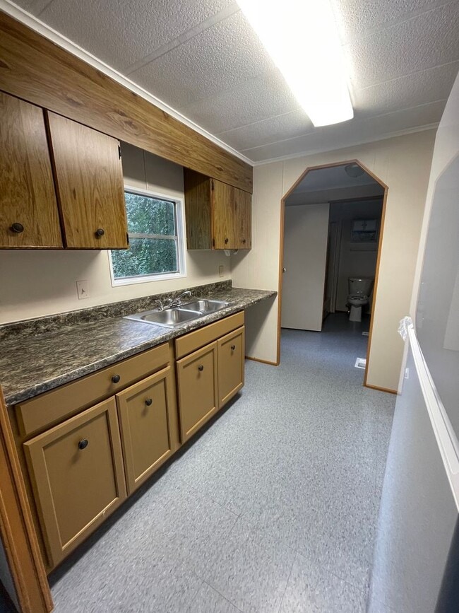 Building Photo - 3/2 in Zephyrhills