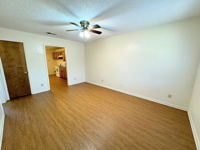 Building Photo - 360 Virtual Tour Available