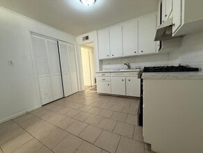 Building Photo - 426 Brookview Dr