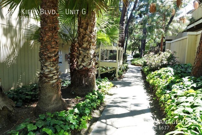 Building Photo - Updated Condo in Desirable Complex!