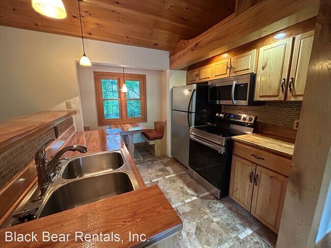 Building Photo - 1 br, 1 bath House - 16 Lindsey Rd.
