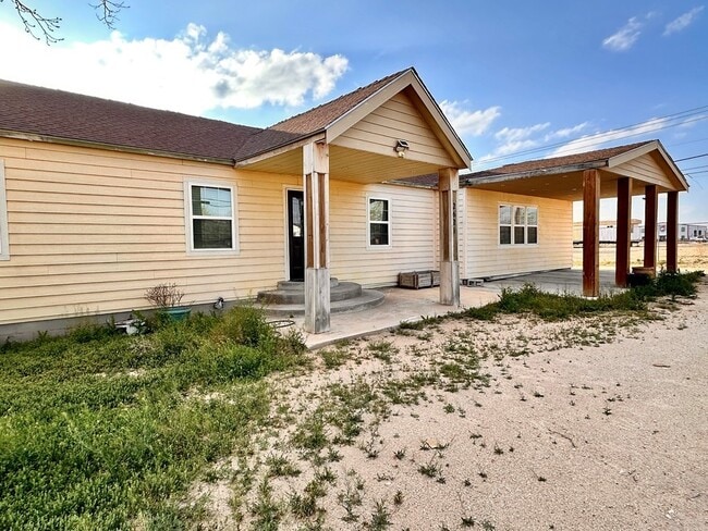 Building Photo - 2621 N Vega Ave