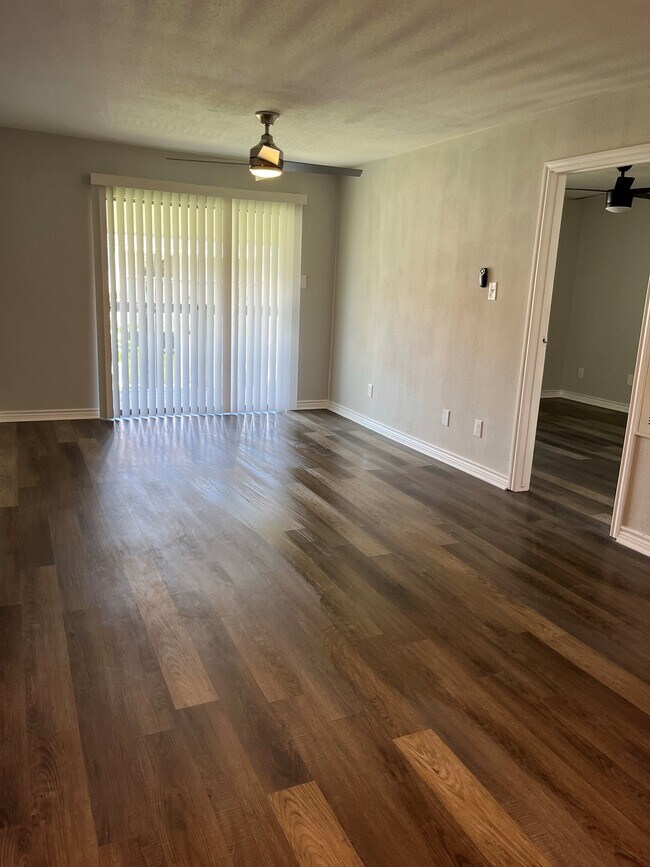 Foto del edificio - 13151 Walden Rd