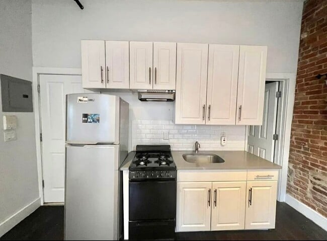 Building Photo - 480 Greene Ave