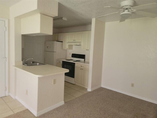 Building Photo - 2550 N Alafaya Trail