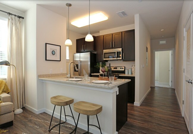 Building Photo - 5245 S MacDill Ave
