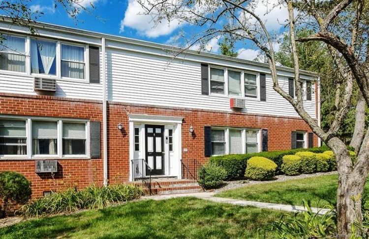 Foto principal - 4 Danbury Ct