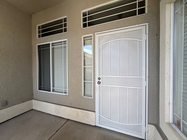 Building Photo - Spacious Single Story 3 Bd, 2 Ba Home in S...