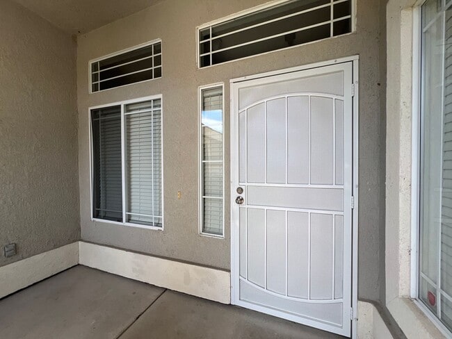 Foto del edificio - Spacious Single Story 3 Bd, 2 Ba Home in S...