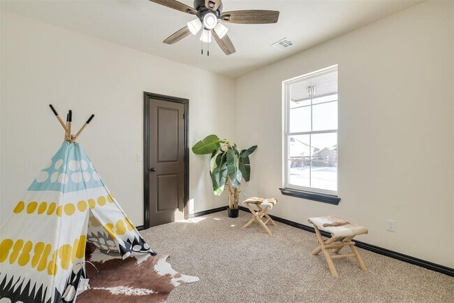Building Photo - 2313 E Kellan Ct Terrace