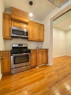 Building Photo - 854 Saint Johns Pl