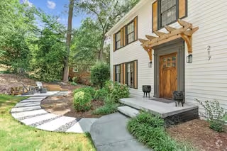 Building Photo - 217 Skyland Dr