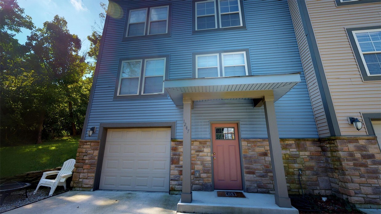 Primary Photo - 1247 E Henry Clay Ave