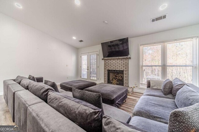 Foto del edificio - 6242 Huckleberry Ridge