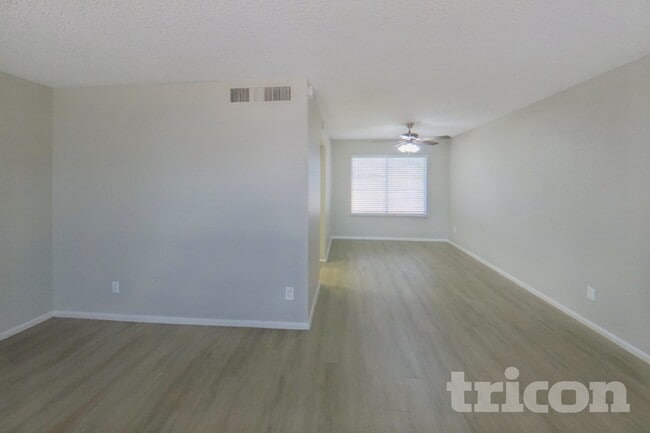 Foto del edificio - 1628 E St Anne Ave