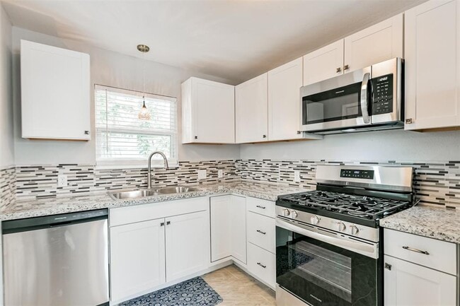 Building Photo - 812 38th St