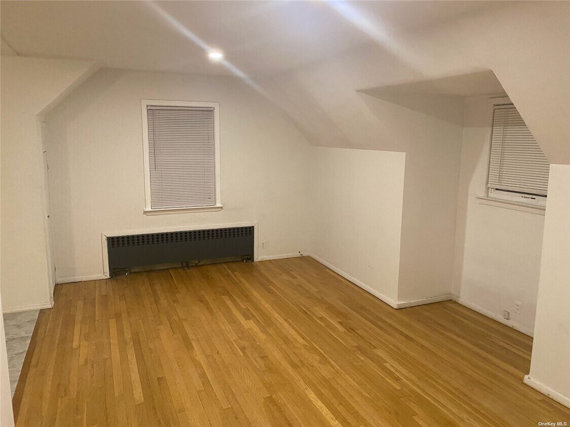 Foto principal - 82-65 241st St