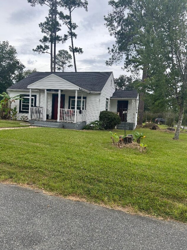 Building Photo - 600 Satsuma Rd