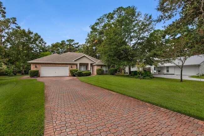 Building Photo - Spacious & updated home in the heart of Bl...