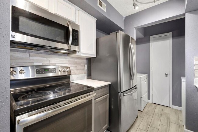 Foto del edificio - 260 El Dorado Blvd