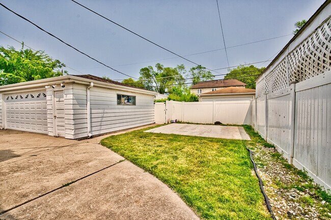 Foto del edificio - 7705 Kostner Ave